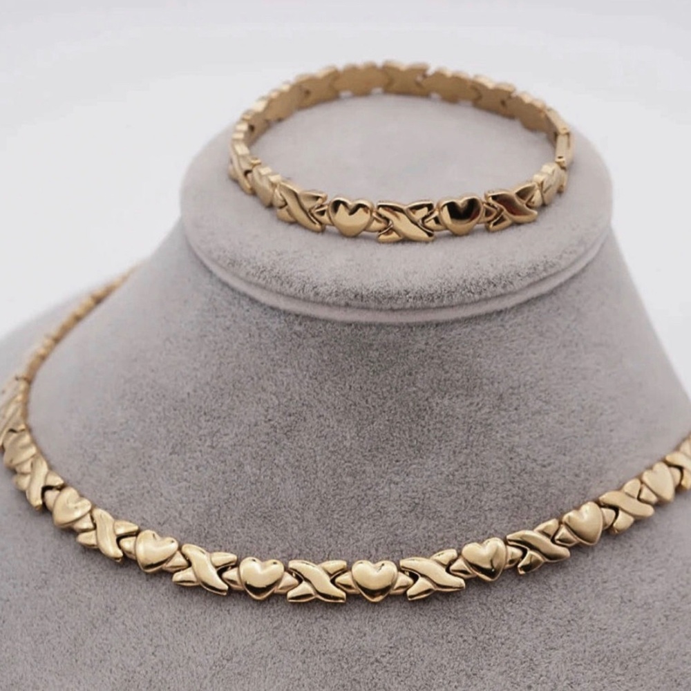 XOXO hugs and kisses Set Luxury Dainty hearts Necklace Bracelet NWT